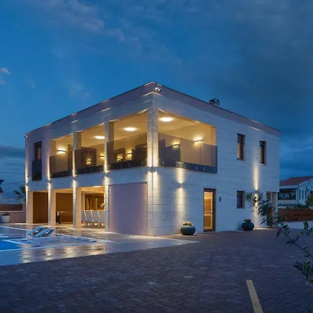 Villa Luxury With A Swimming Pool - 18568 Vir
