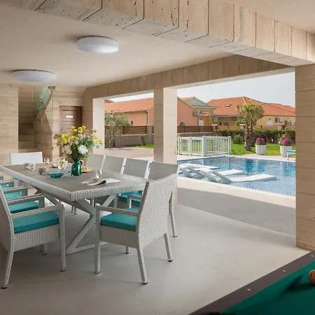Luxury With A Swimming Pool - 18568 Vir